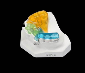 推前牙螺丝矫正器+牵引-1